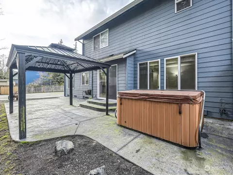Exterior - 12433 52nd Dr SE, Everett, WA 98208 photo 5 of 6