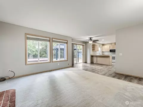 Living - 12433 52nd Dr SE, Everett, WA 98208 photo 6 of 6