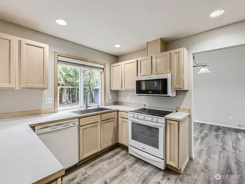 Kitchen - 12433 52nd Dr SE, Everett, WA 98208 photo 5 of 7