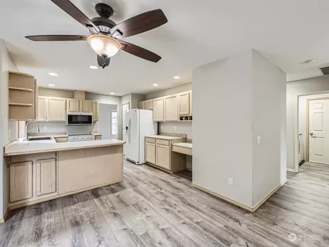 Kitchen - 12433 52nd Dr SE, Everett, WA 98208 photo 7 of 7