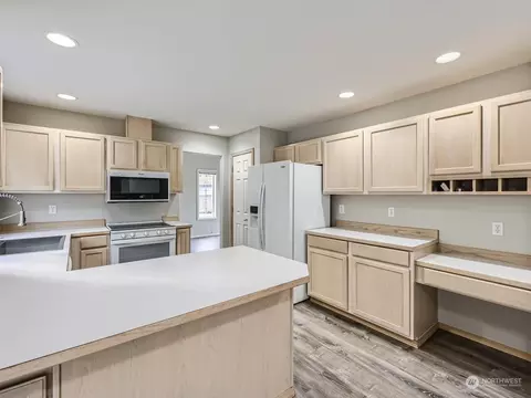 Kitchen - 12433 52nd Dr SE, Everett, WA 98208 photo 3 of 7