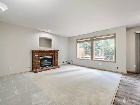 Living - 12433 52nd Dr SE, Everett, WA 98208 photo 5 of 6