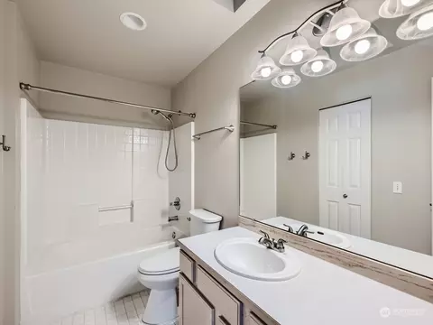 Bath - 12433 52nd Dr SE, Everett, WA 98208 photo 6 of 6