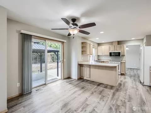 Kitchen - 12433 52nd Dr SE, Everett, WA 98208 photo 6 of 7