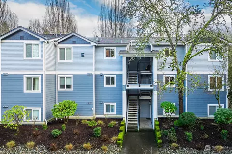250 NW Dogwood St #E205, Issaquah, WA 98027