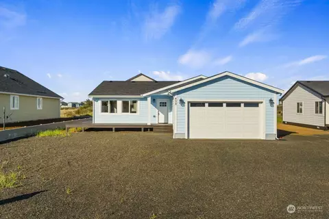 458 N Portal Loop SW, Ocean Shores, WA 98569