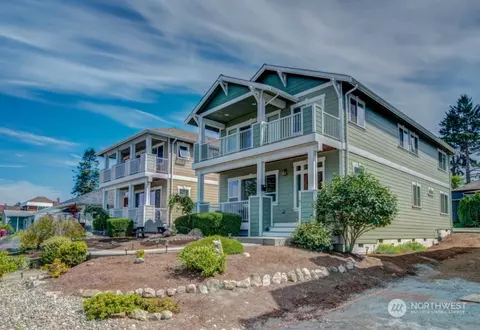 1611 6th St, Anacortes, WA 98221