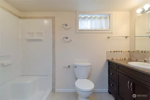 Bath - 1004 Brevor Dr, Walla Walla, WA 99362 photo 5 of 6