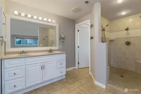 Bath - 1004 Brevor Dr, Walla Walla, WA 99362 photo 3 of 6