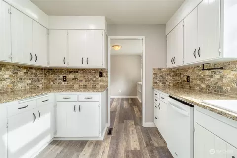 Kitchen - 1004 Brevor Dr, Walla Walla, WA 99362 photo 2 of 3