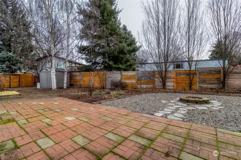 Exterior - 1004 Brevor Dr, Walla Walla, WA 99362 photo 6 of 7