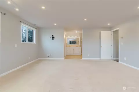 Living - 1004 Brevor Dr, Walla Walla, WA 99362 photo 2 of 2