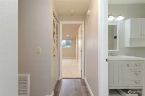 Entry Way - 1004 Brevor Dr, Walla Walla, WA 99362 photo 3 of 4