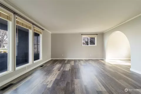 Dining - 1004 Brevor Dr, Walla Walla, WA 99362 photo 1 of 2