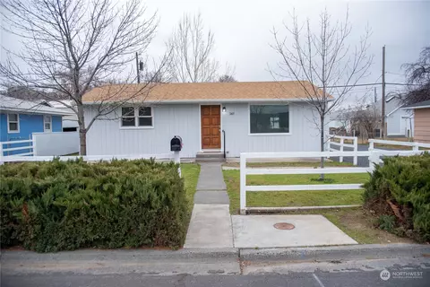 267 Pioneer Ave SE, Ephrata, WA 98823