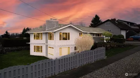 905 E Maclyn St, Kent, WA 98030