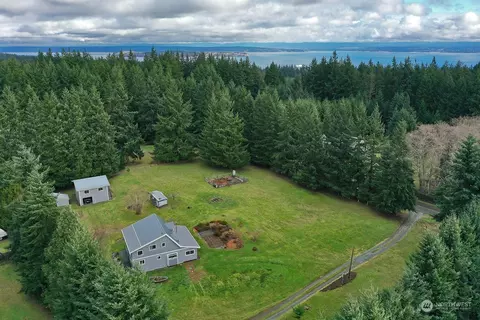 7042 High Meadow Dr, Clinton, WA 98236