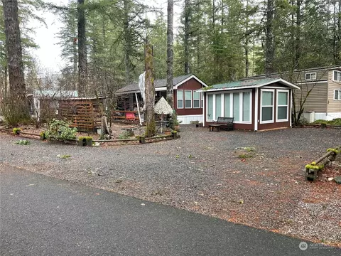 168 Christmas Tree Cir, Deming, WA 98244