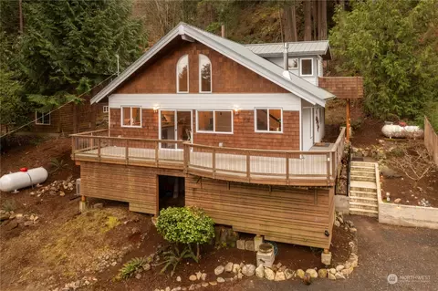 2933 Cedar Ave, Lummi Island, WA 98262