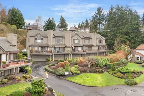 105 Chinook Ln #E, Steilacoom, WA 98388