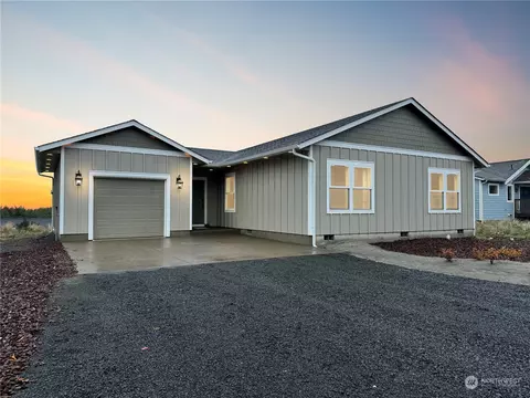 31905 J Pl, Ocean Park, WA 98640