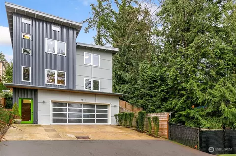 1312 211th Ave NE, Sammamish, WA 98074