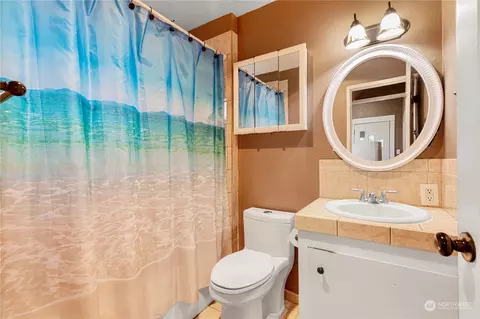 Bath - 1201 E Marine View Dr, Everett, WA 98201 photo 1 of 2