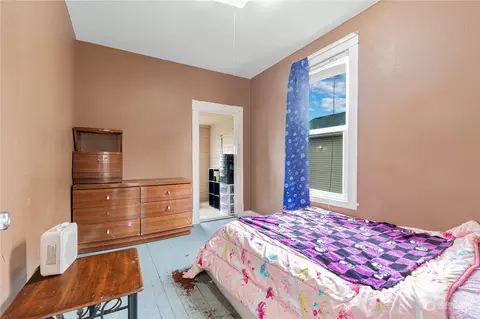 Bedroom - 1201 E Marine View Dr, Everett, WA 98201 photo 3 of 6