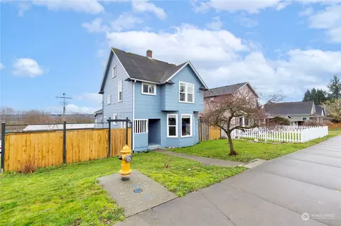 Exterior - 1201 E Marine View Dr, Everett, WA 98201 photo 3 of 8