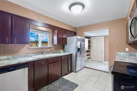 Kitchen - 1201 E Marine View Dr, Everett, WA 98201 photo 1 of 2