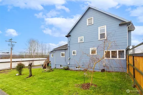 Exterior - 1201 E Marine View Dr, Everett, WA 98201 photo 8 of 8