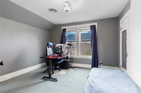 Bedroom - 1201 E Marine View Dr, Everett, WA 98201 photo 5 of 6