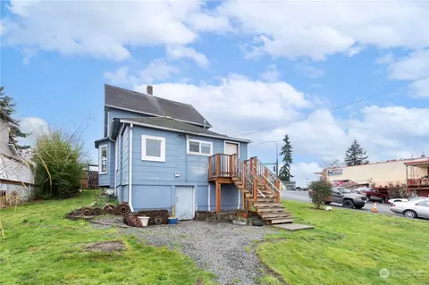 Exterior - 1201 E Marine View Dr, Everett, WA 98201 photo 7 of 8