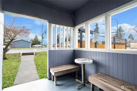 Exterior - 1201 E Marine View Dr, Everett, WA 98201 photo 4 of 8