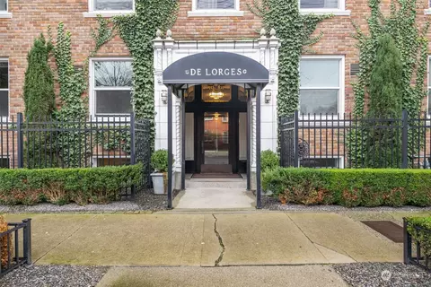 325 Harvard Ave E #402, Seattle, WA 98102