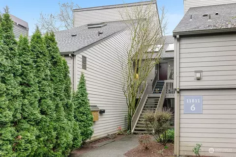 11811 93rd Ln NE #301, Kirkland, WA 98034