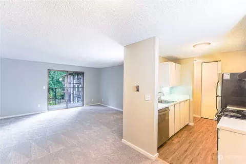 4501 Grandview Dr W #T215, University Place, WA 98466