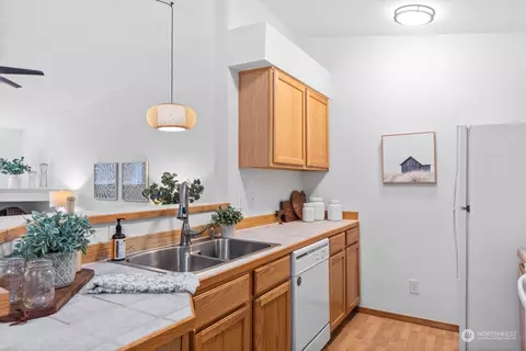 Kitchen - 2201 192nd St SE #R202, Bothell, WA 98012 photo 3 of 5