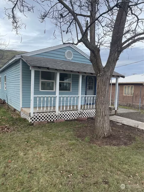 1126 S 4th St, Dayton, WA 99328