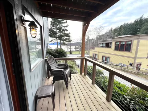 67 Main St #7, Eastsound, WA 98245