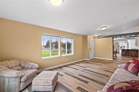 901 W Hendrickson Rd, Sequim, WA 98382 photo 8