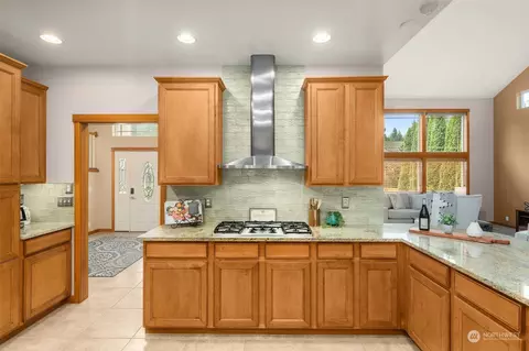 Kitchen - 223 138th Pl SE, Everett, WA 98208 photo 3 of 6