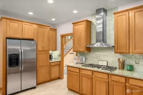 Kitchen - 223 138th Pl SE, Everett, WA 98208 photo 4 of 6