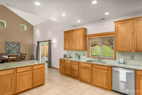 Kitchen - 223 138th Pl SE, Everett, WA 98208 photo 5 of 6