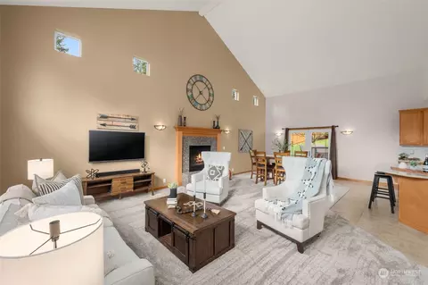 Living - 223 138th Pl SE, Everett, WA 98208 photo 2 of 4