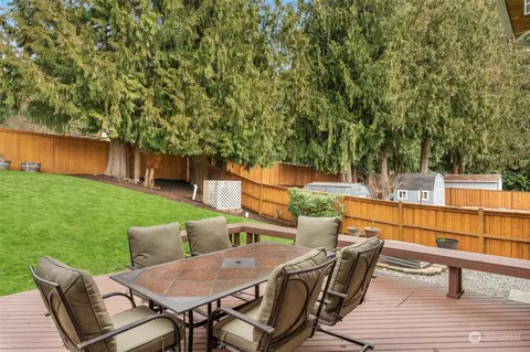 Exterior - 223 138th Pl SE, Everett, WA 98208 photo 5 of 9