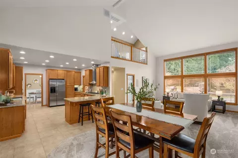 Dining - 223 138th Pl SE, Everett, WA 98208 photo 2 of 4