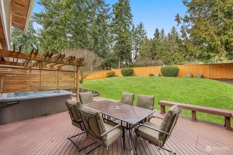 Exterior - 223 138th Pl SE, Everett, WA 98208 photo 6 of 9
