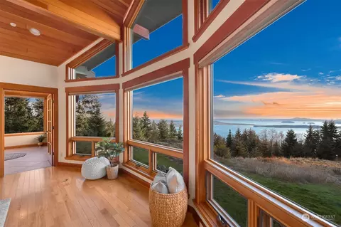 887 Chuckanut Ridge Dr, Bow, WA 98232
