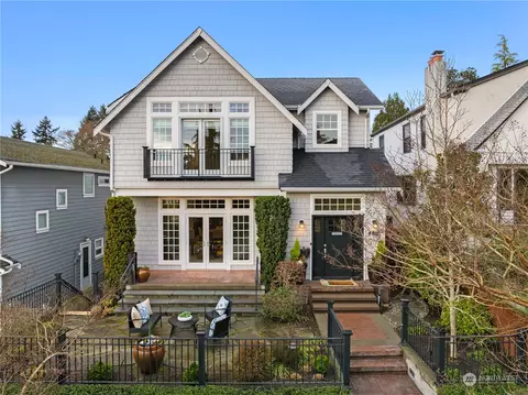 4516 NE 38th St, Seattle, WA 98105